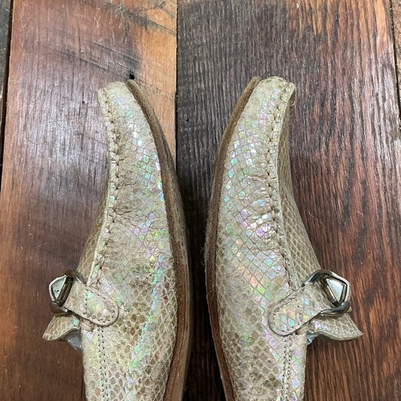 Stuart Weitzman Metallic Snakeskin Loafers with Silver Hardware Women’s size 7.5 - Picture 7 of 15